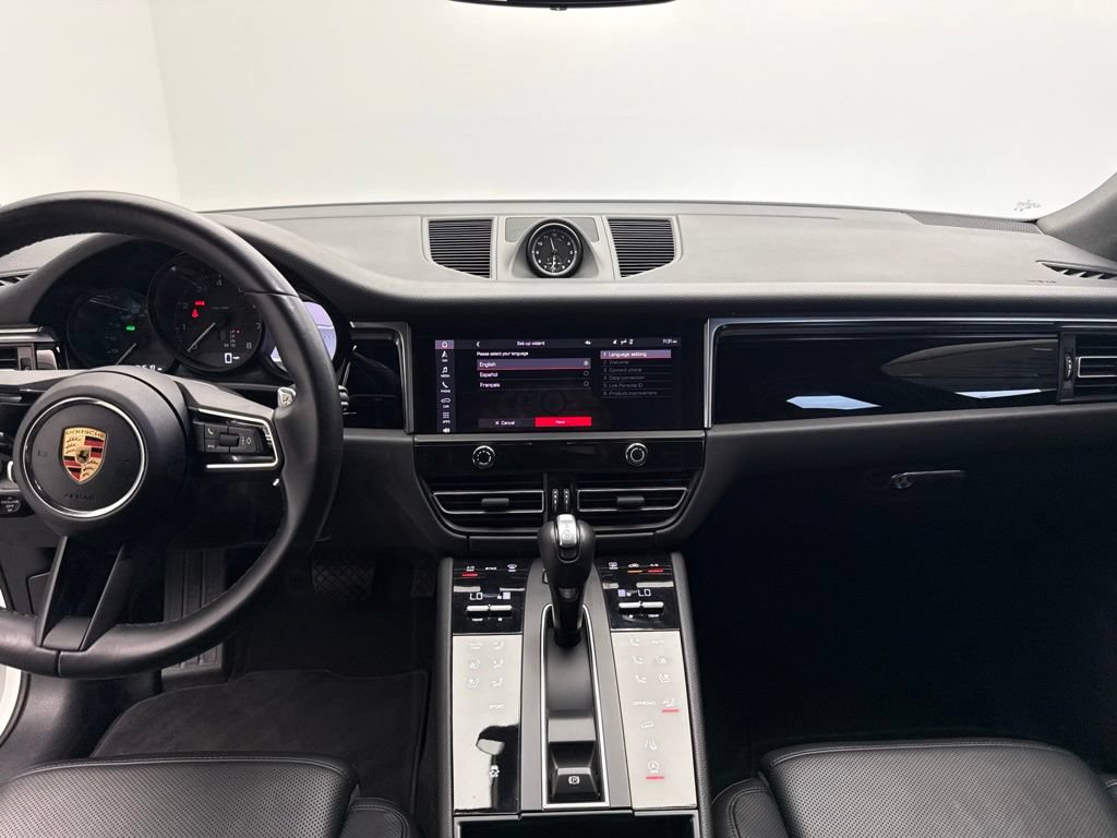 Certified 2024 Porsche Macan AWD/4WD image 28