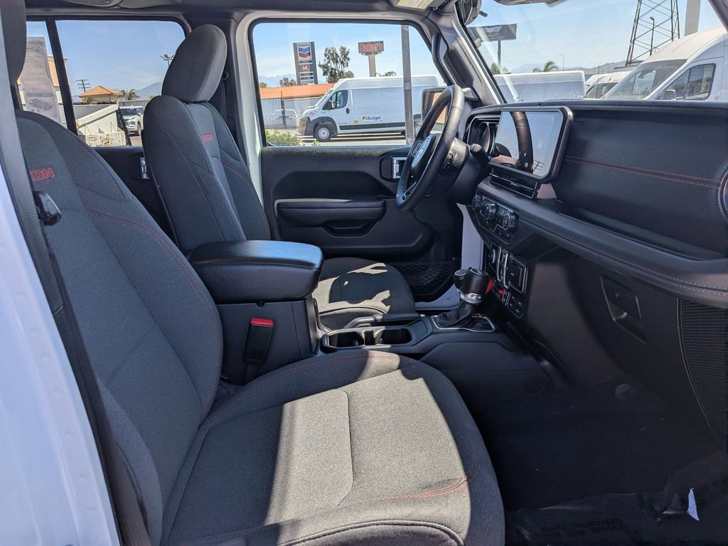 Used 2025 Jeep Wrangler Unlimited Rubicon w/ Convenience Group image 32
