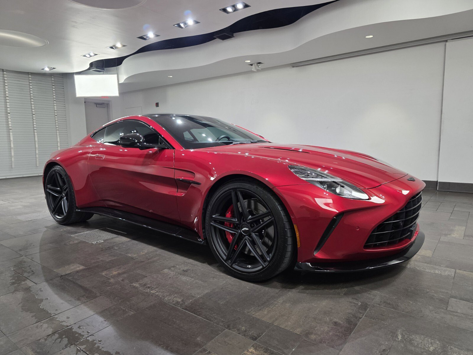 Used 2025 Aston Martin V8 Vantage Coupe video 1