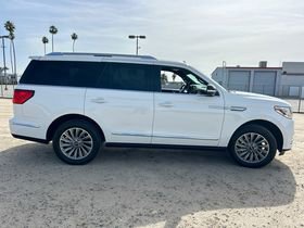 Used 2020 Lincoln Navigator 4WD image 1