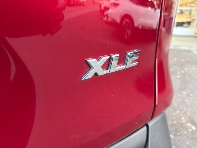 Used 2025 Toyota RAV4 XLE FWD image 32