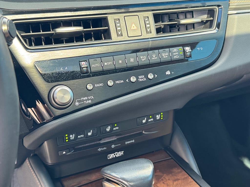 Used 2022 Lexus ES 300h w/ Premium Package FWD image 24