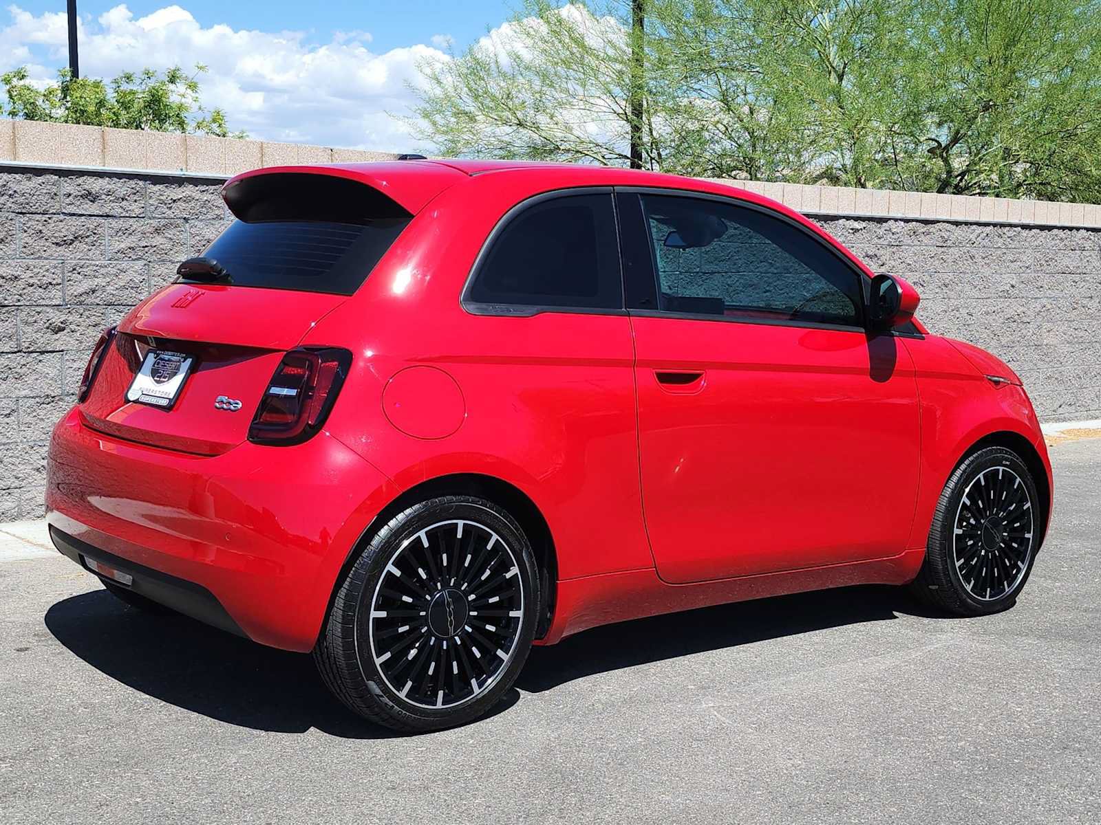 Used 2024 FIAT 500 e (RED) FWD image 8