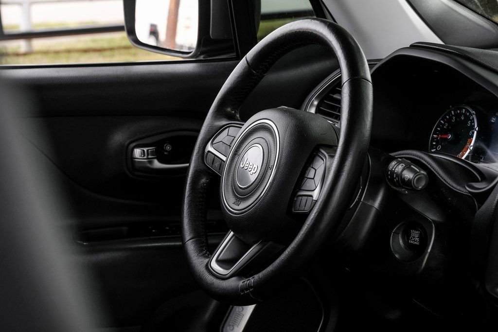 Used 2021 Jeep Renegade Limited image 24