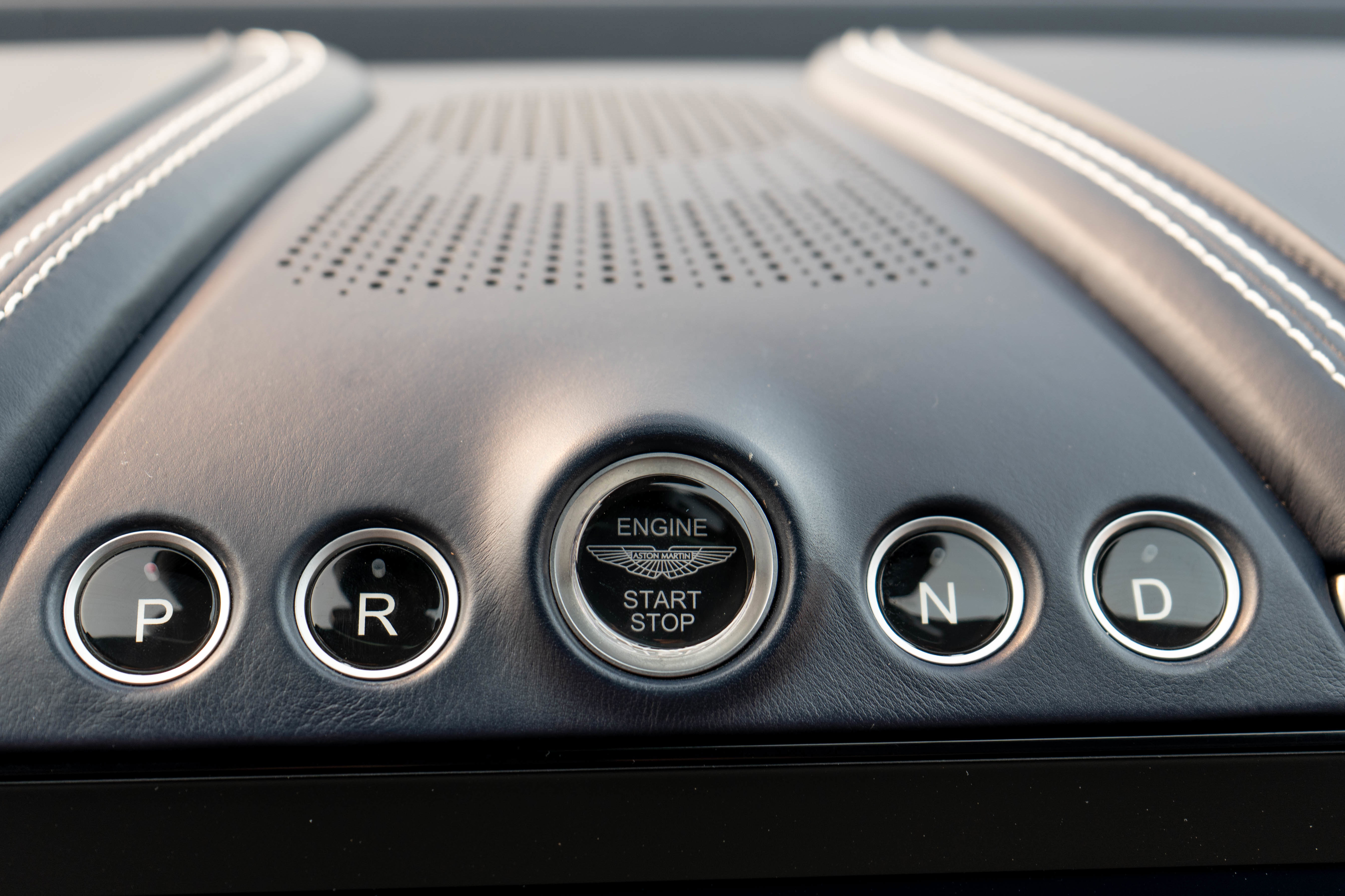 Used 2021 Aston Martin DBX image 18