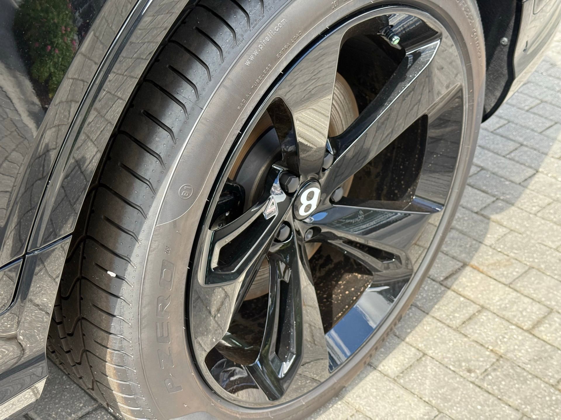 New 2025 Bentley Bentayga image 37