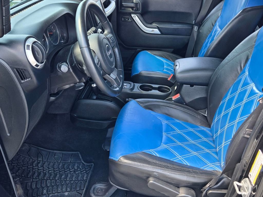 Used 2018 Jeep Wrangler Unlimited Sahara image 9