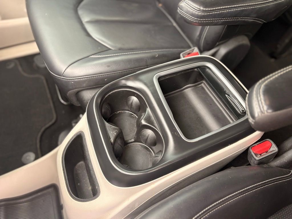 Used 2023 Chrysler Pacifica Touring-L image 21