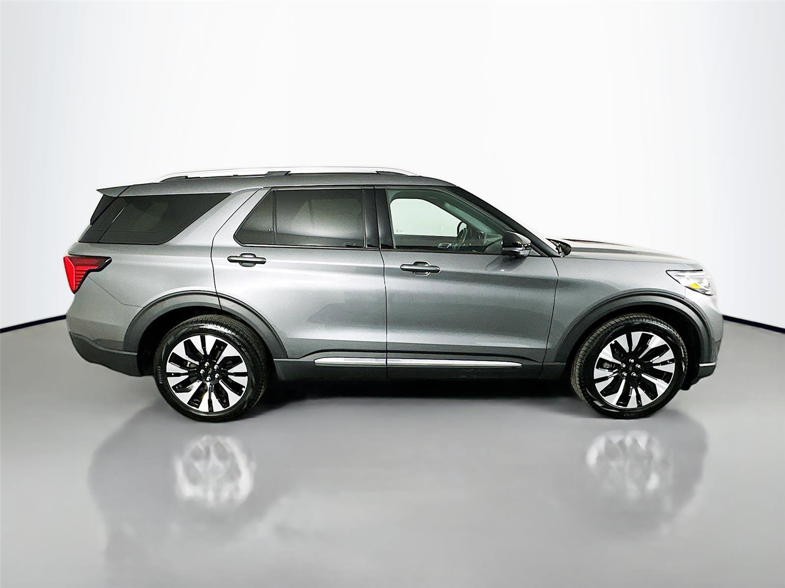 Used 2025 Ford Explorer Platinum w/ LUX Leather Package image 8