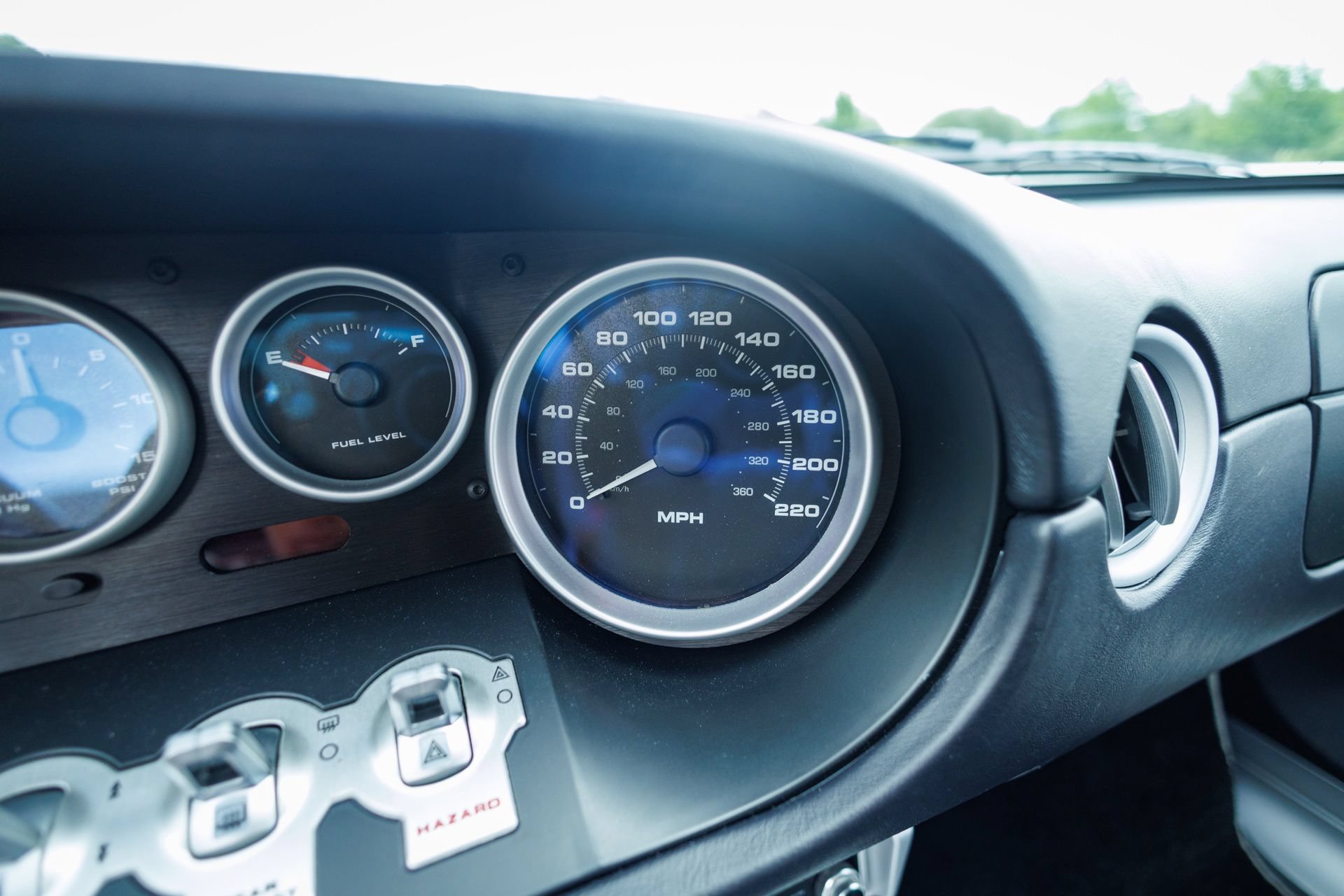 Used 2005 Ford GT RWD image 41