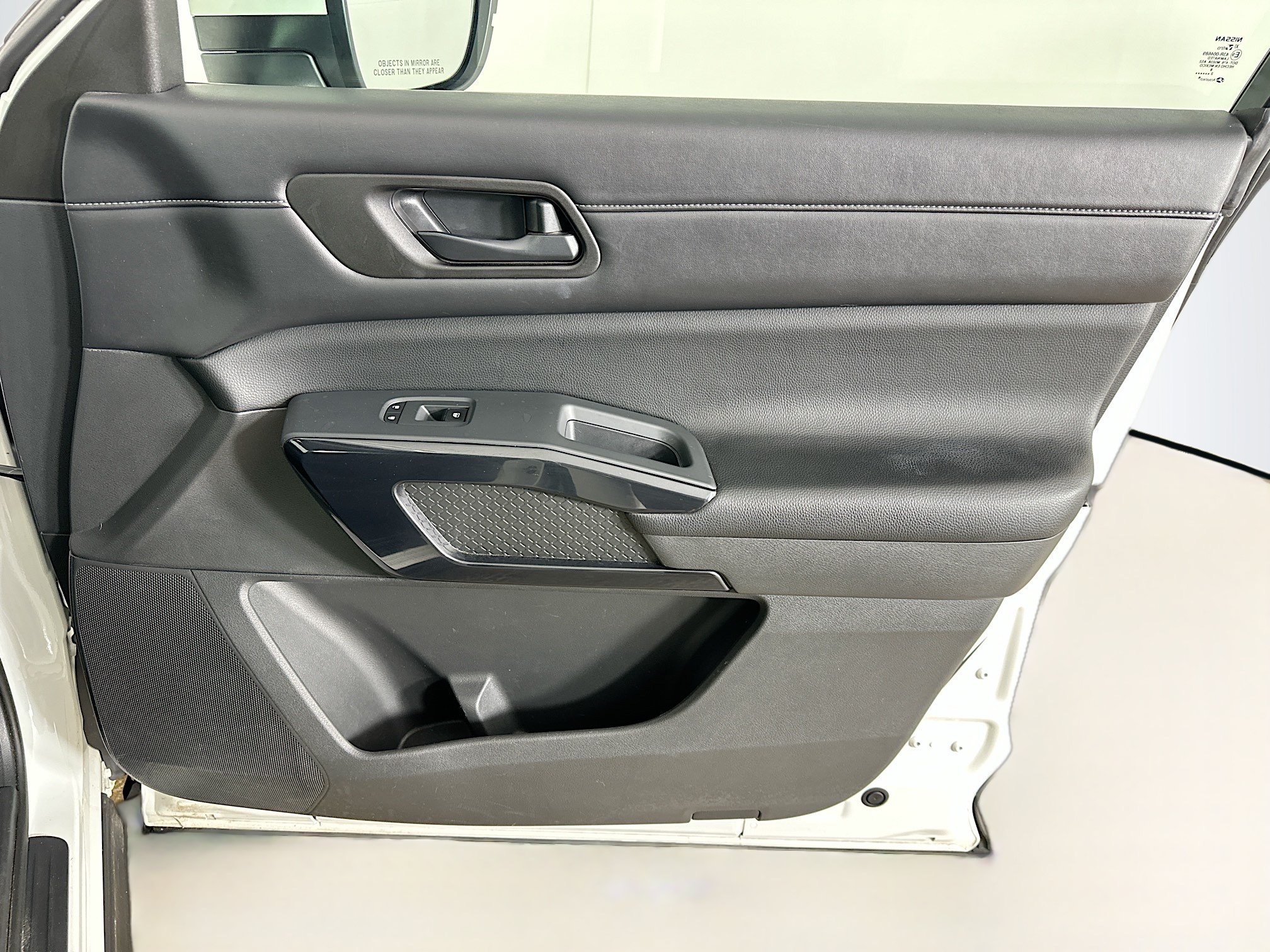 Used 2023 Nissan Pathfinder SV AWD/4WD image 32