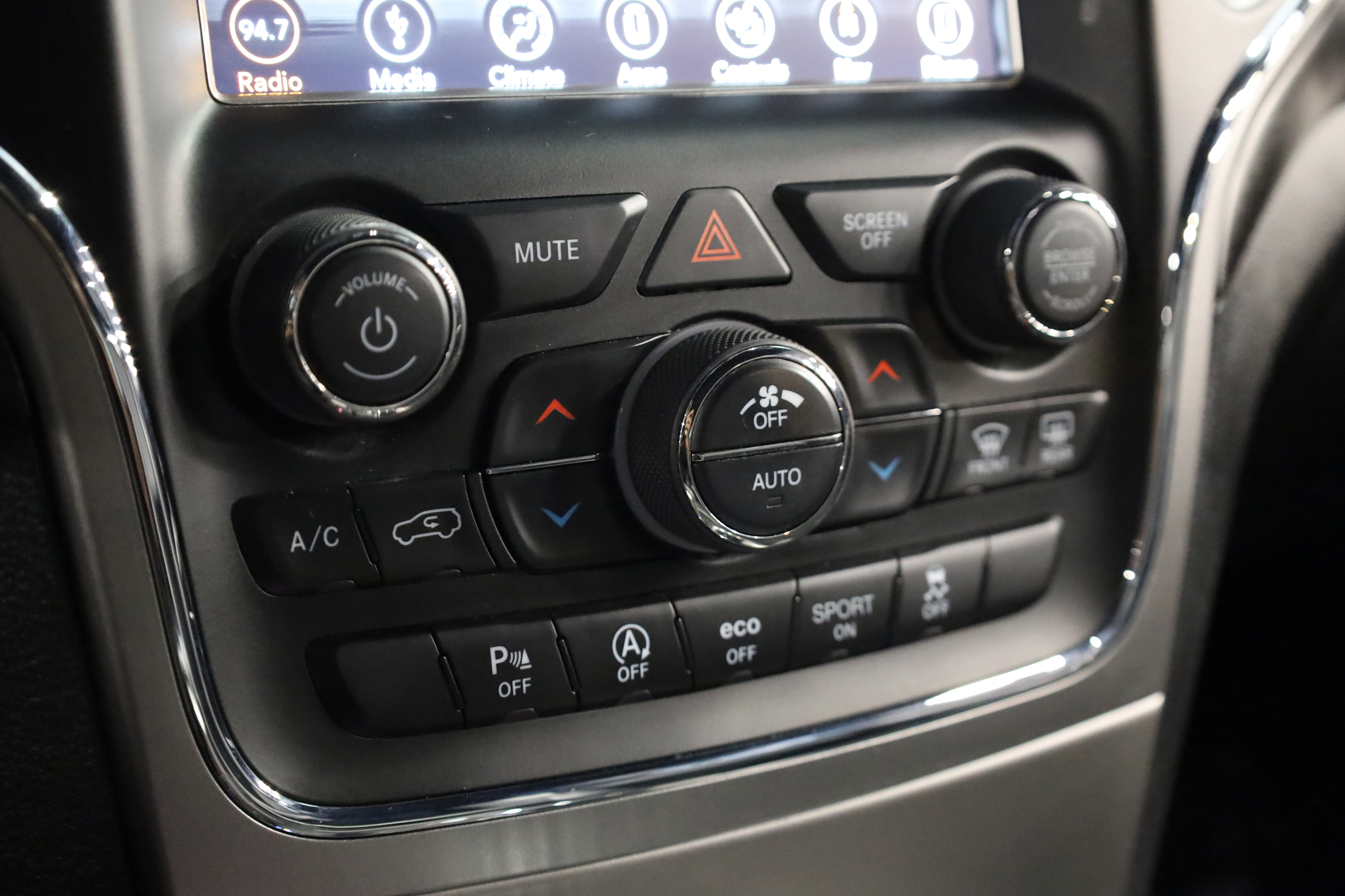 Used 2018 Jeep Grand Cherokee Altitude image 28