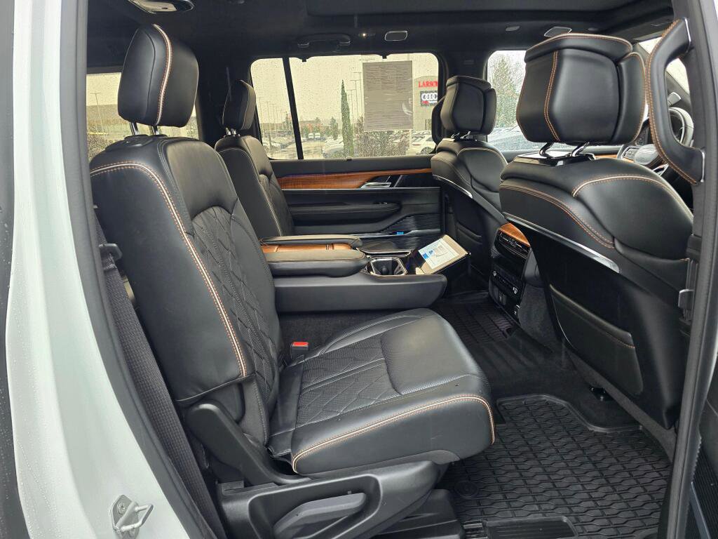 Used 2022 Jeep Grand Wagoneer Series III image 24