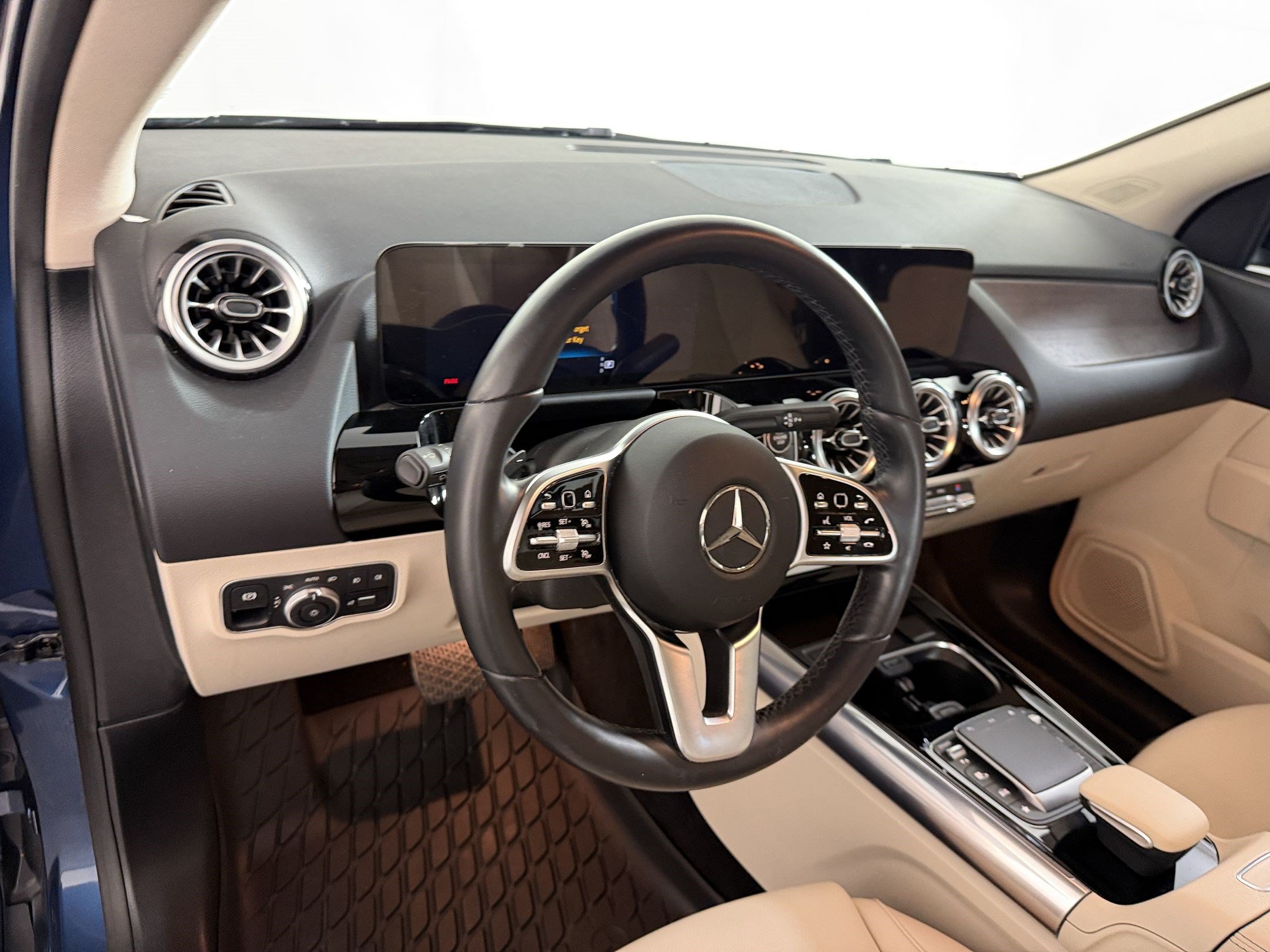Used 2023 Mercedes-Benz GLA 250 4MATIC image 4