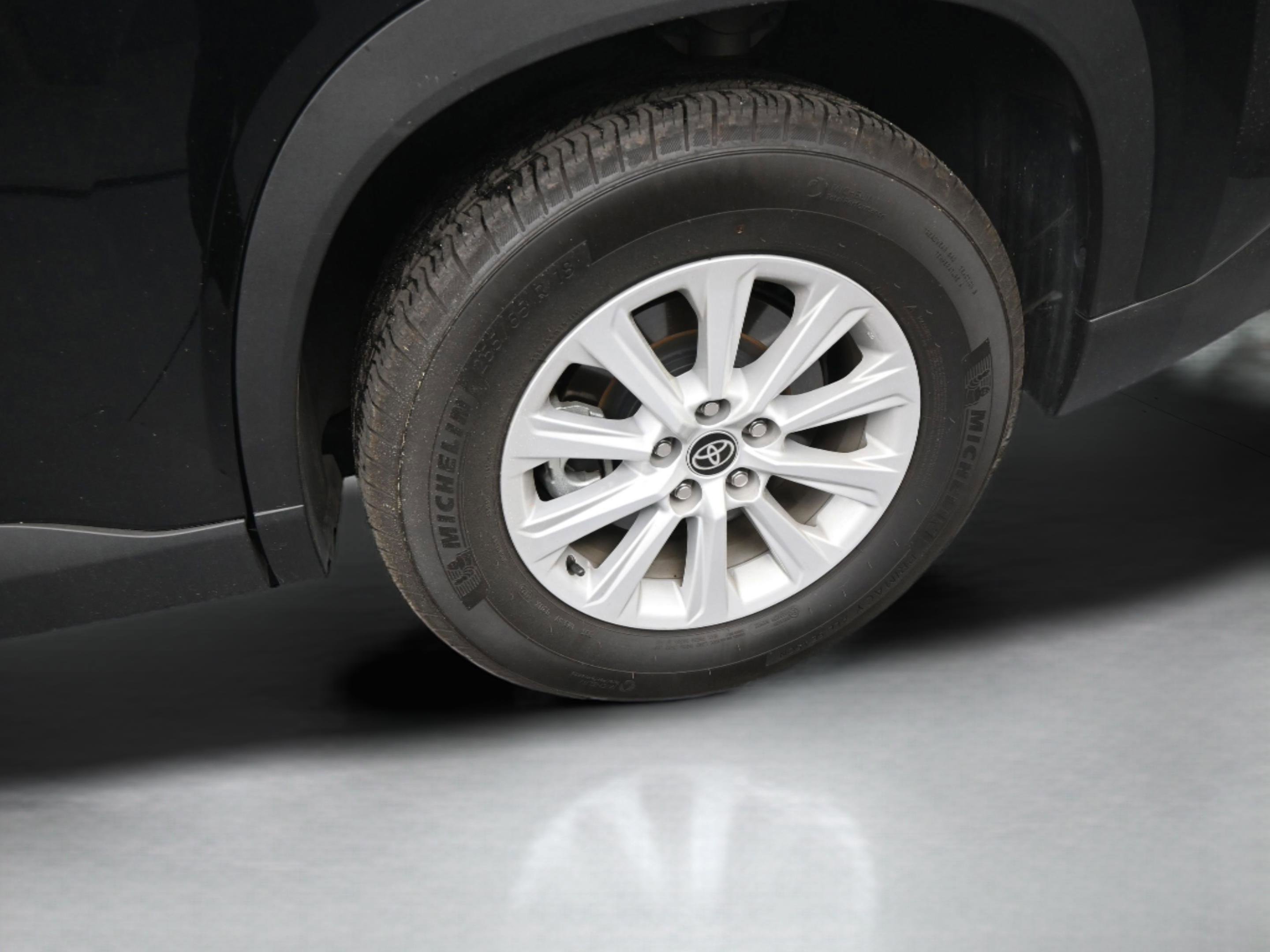 Certified 2025 Toyota Grand Highlander FWD image 37