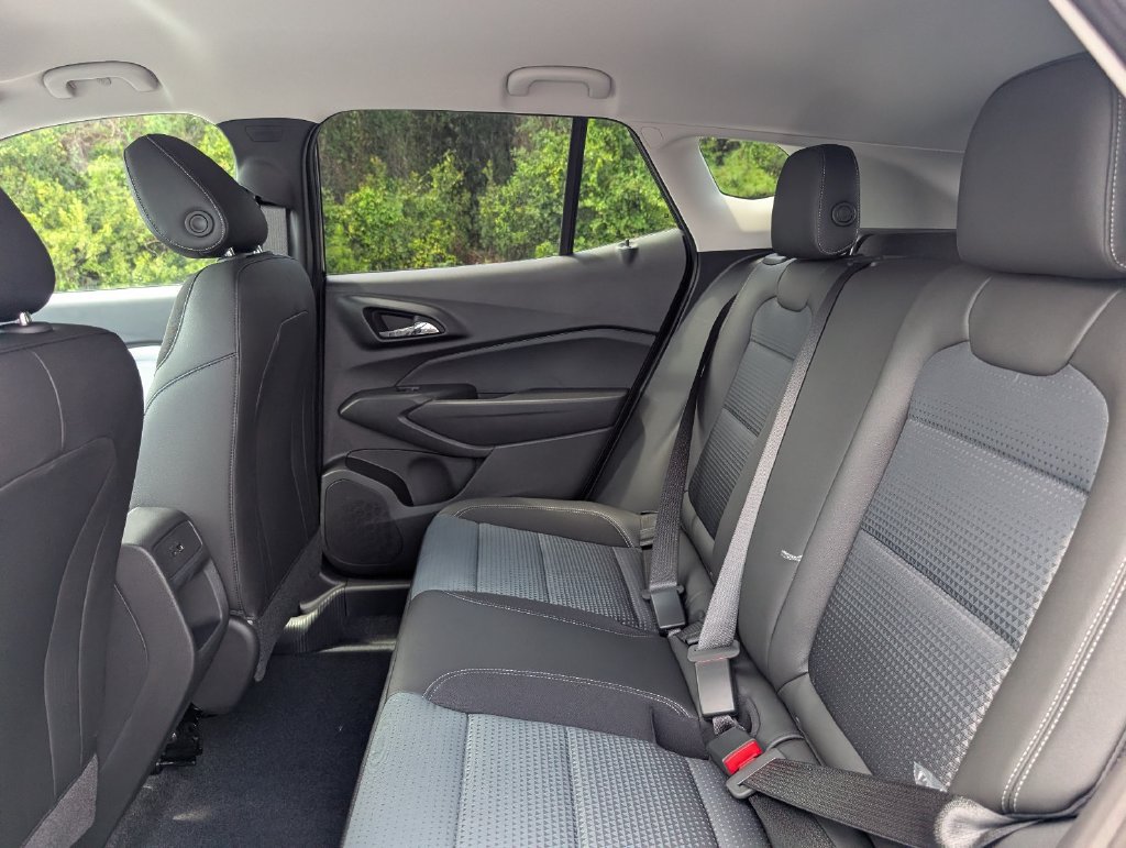 New 2026 Chevrolet Trax LT w/ LT Convenience Package FWD image 31