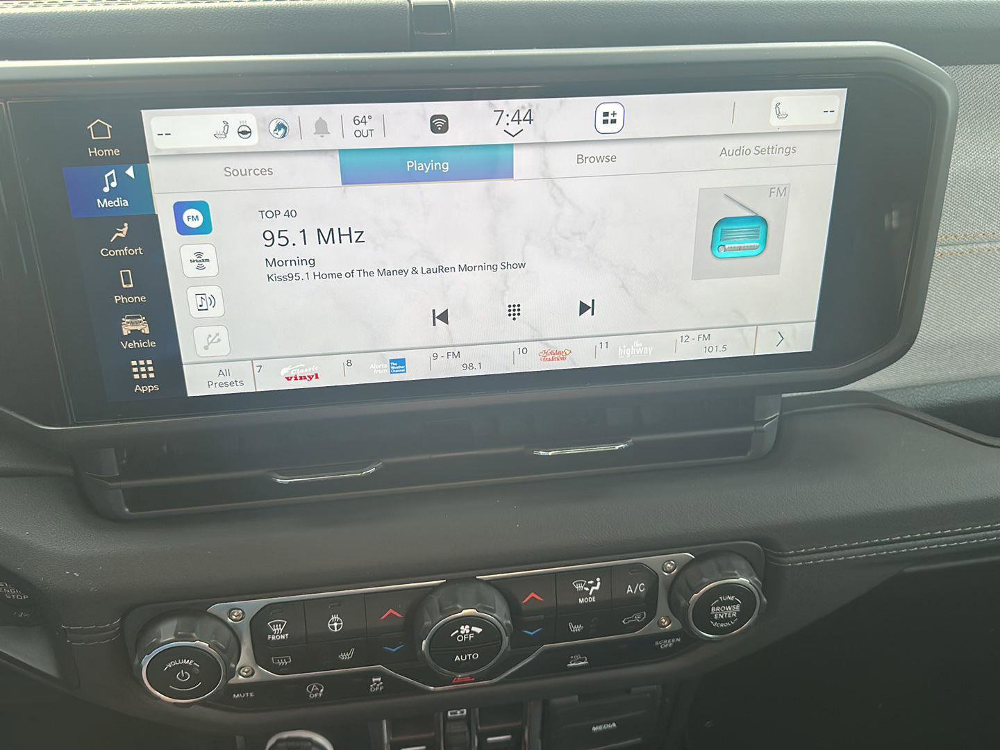 Used 2024 Jeep Wrangler Sahara image 15