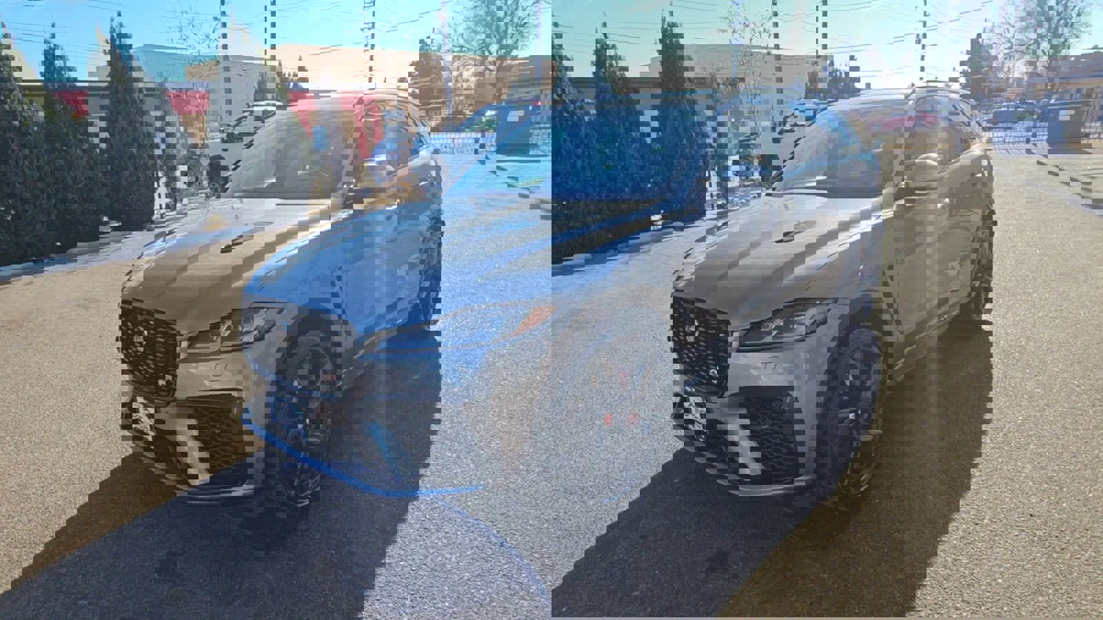 Used 2023 Jaguar F-PACE SVR image 3