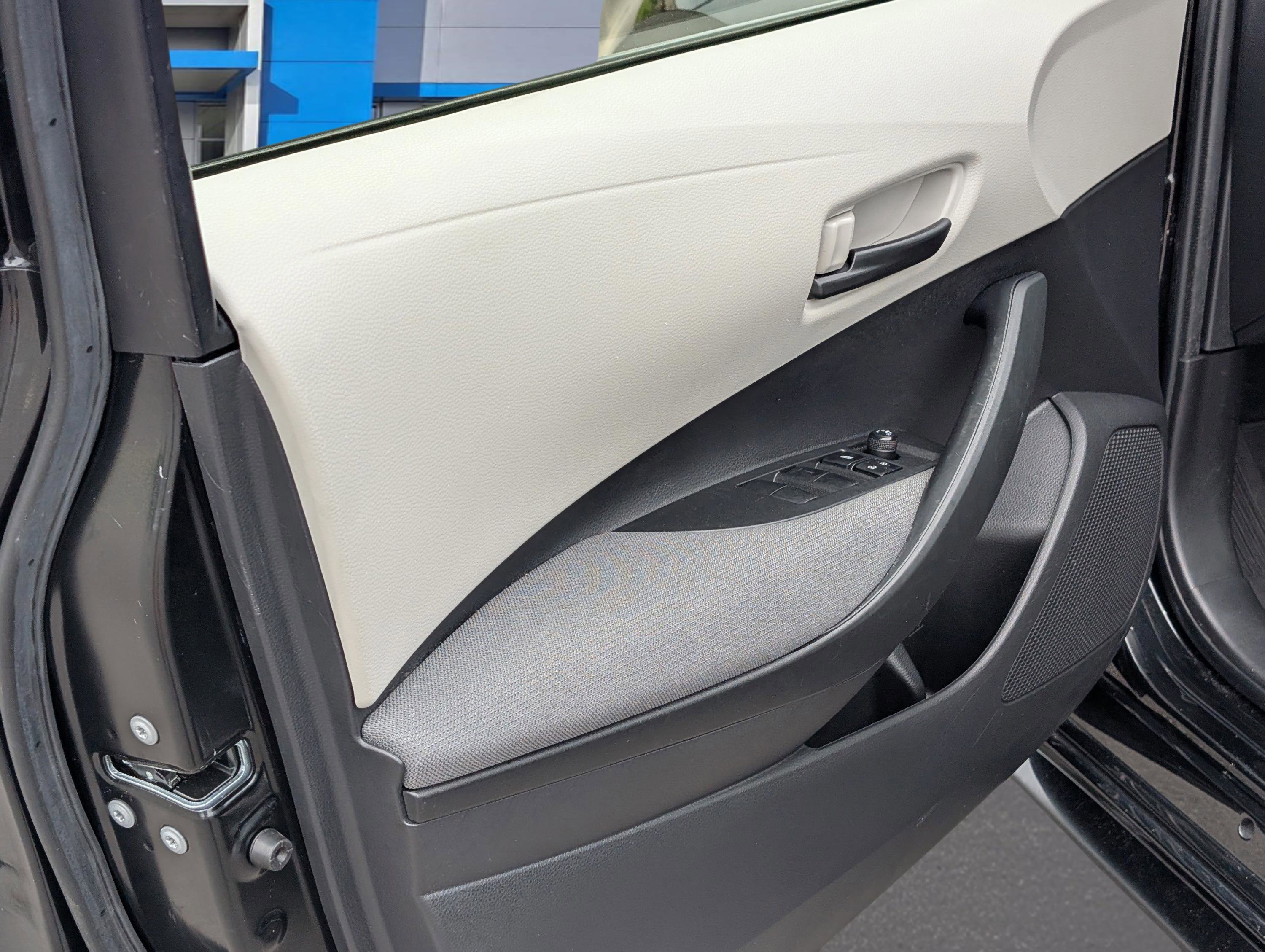 Used 2022 Toyota Corolla LE FWD image 14