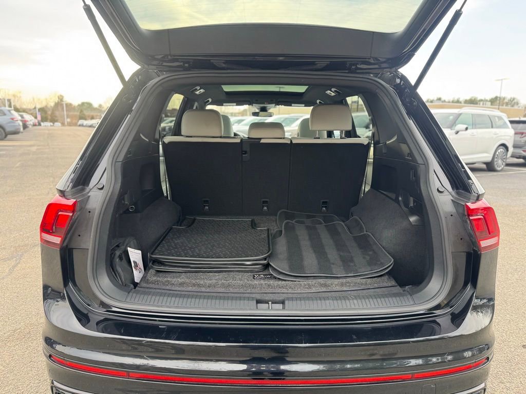 Used 2023 Volkswagen Tiguan SE R-Line image 7
