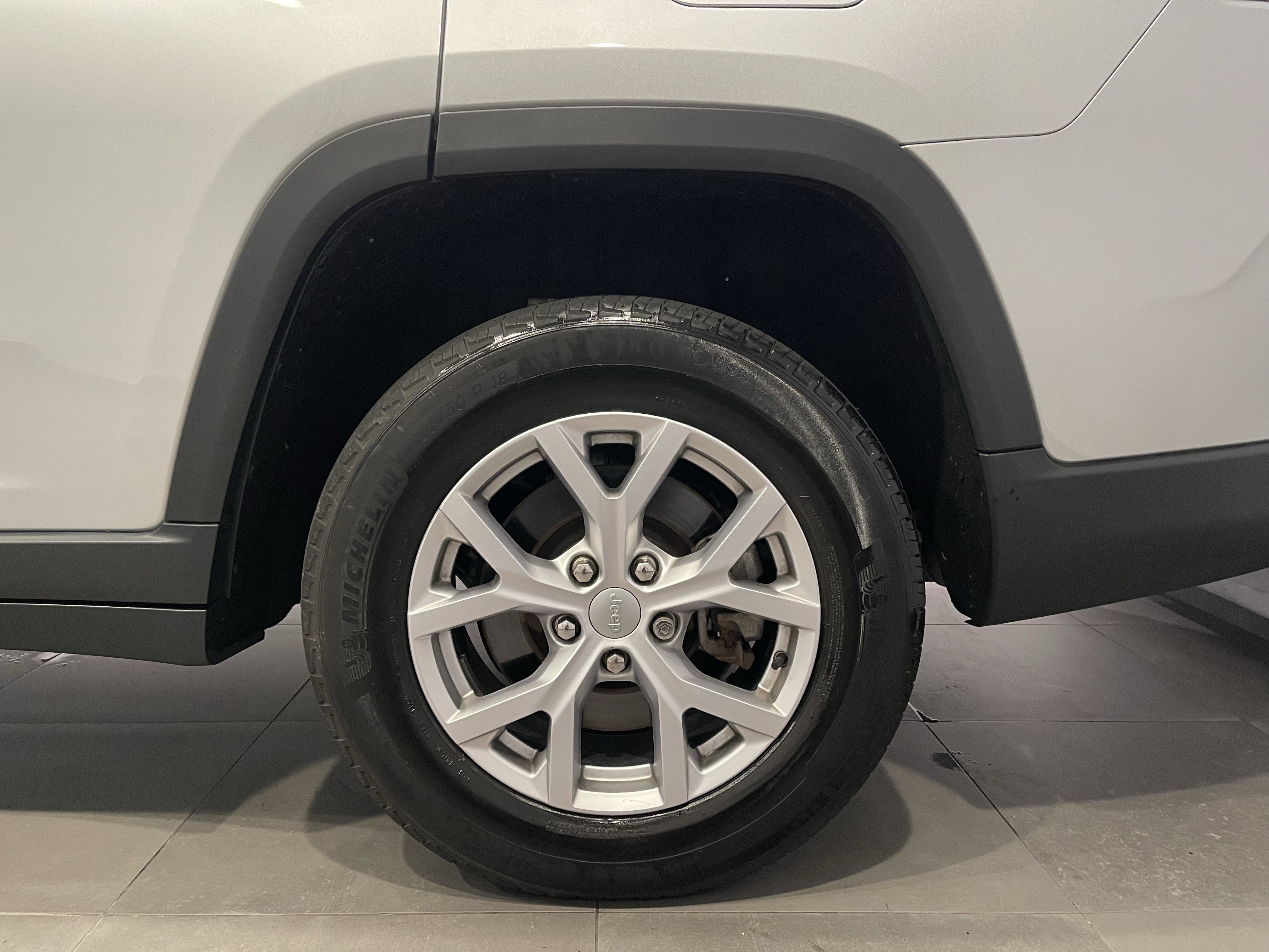 Used 2022 Jeep Grand Cherokee L Limited AWD/4WD image 8