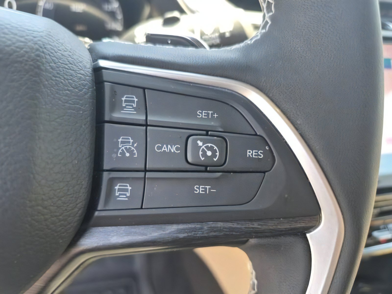 Used 2025 Jeep Grand Cherokee Limited w/ Trailer Tow Package AWD/4WD image 21