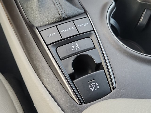 Used 2022 Toyota Camry XSE FWD image 28