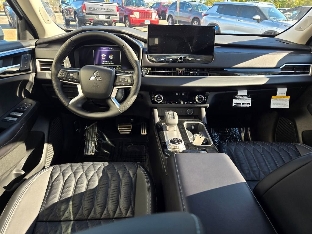 New 2025 Mitsubishi Outlander SEL image 16