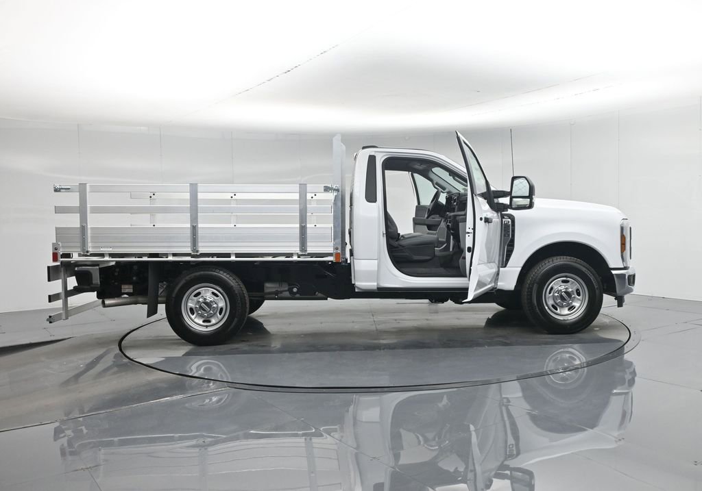 New 2026 Ford F250 XL w/ XL Chrome Package image 4