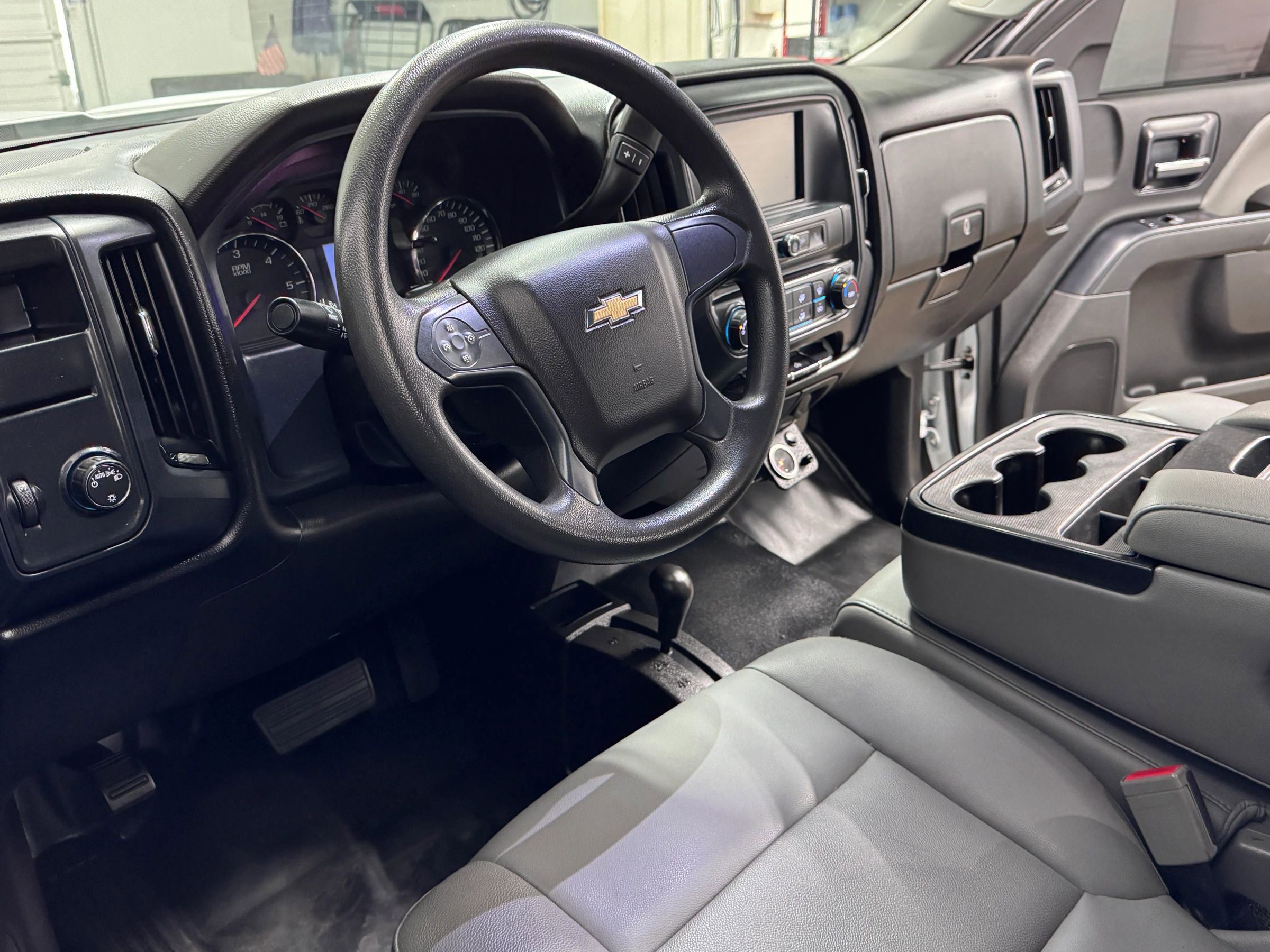 Used 2018 Chevrolet Silverado 1500 W/T w/ Trailering Package AWD/4WD image 18