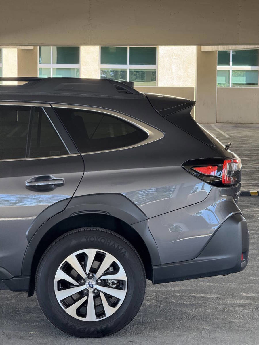 Used 2025 Subaru Outback Premium image 12