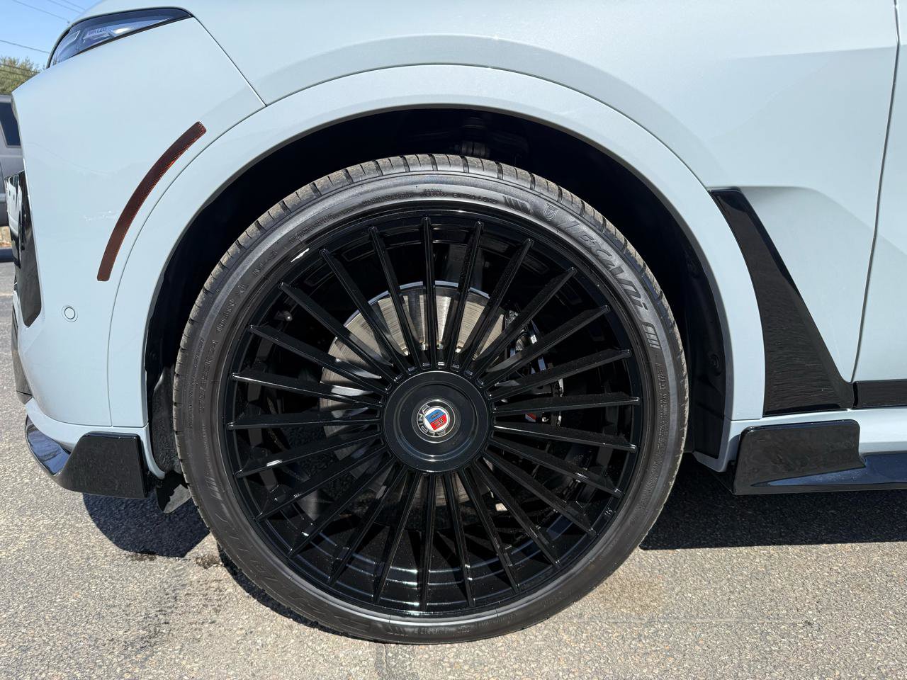 Used 2025 BMW X7 M60i image 4