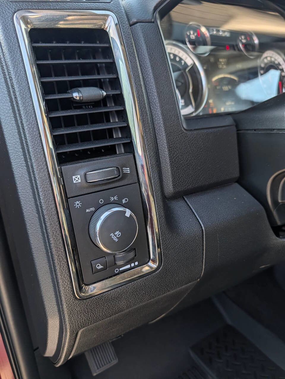 Used 2018 RAM 1500 Sport w/ Sport Premium Group AWD/4WD image 16