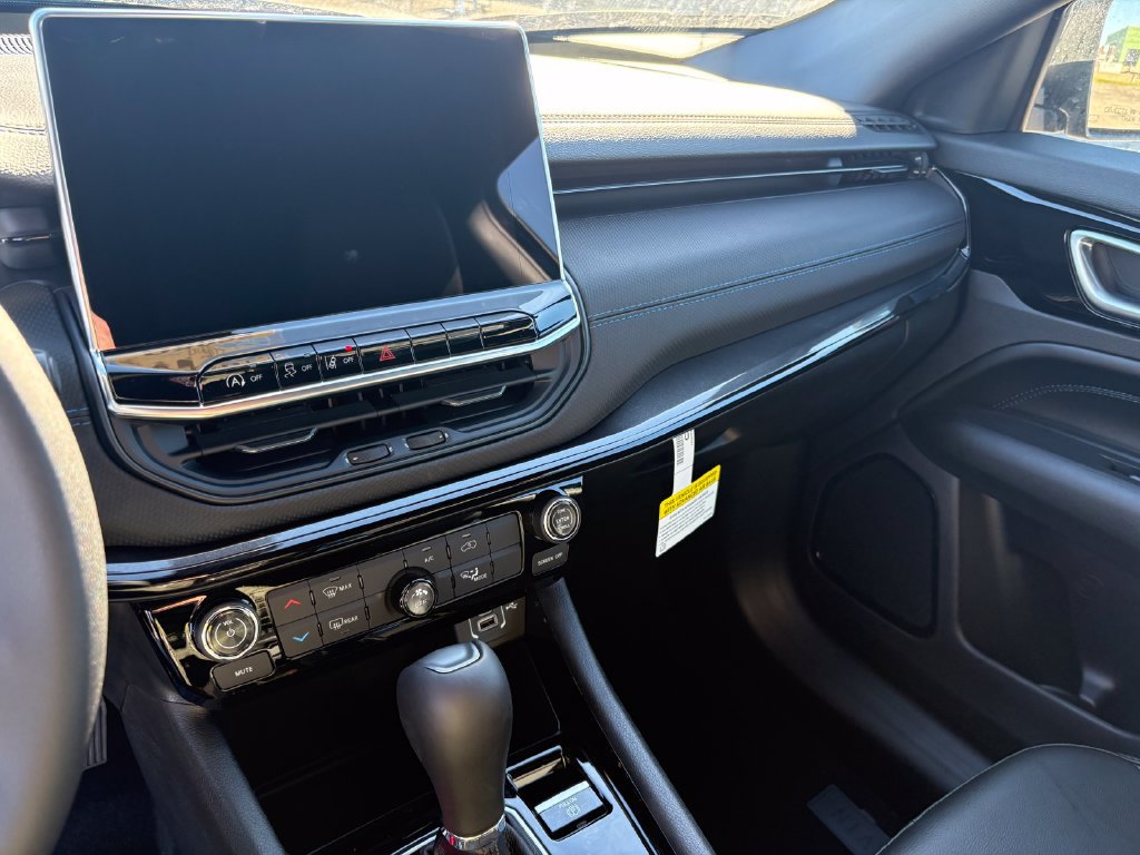 New 2026 Jeep Compass Latitude AWD/4WD image 21