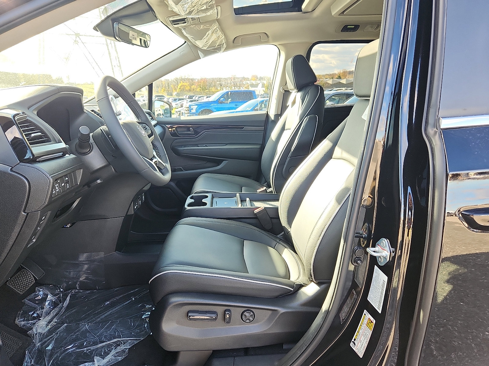 New 2026 Honda Odyssey Touring image 9