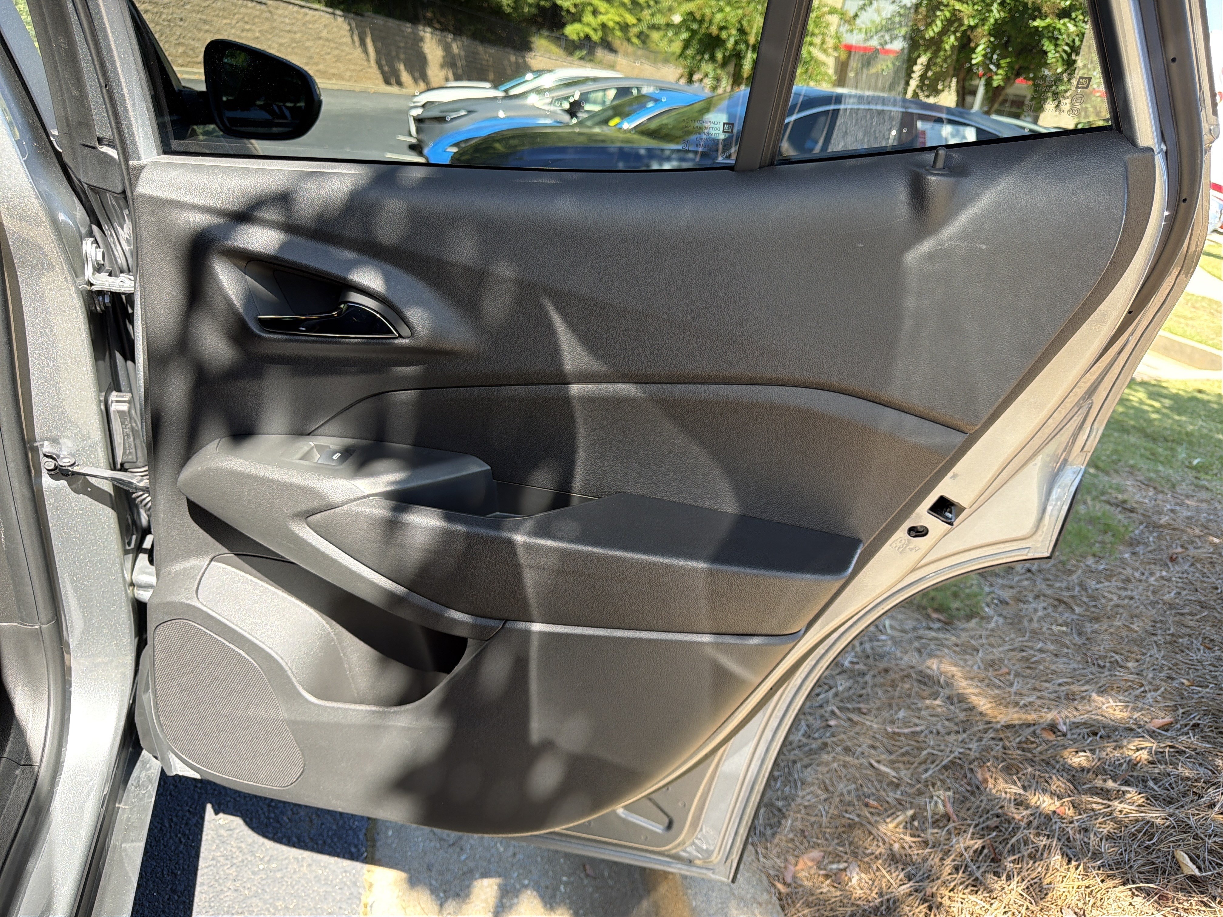Used 2025 Chevrolet Trax RS w/ Sunroof Package FWD image 16