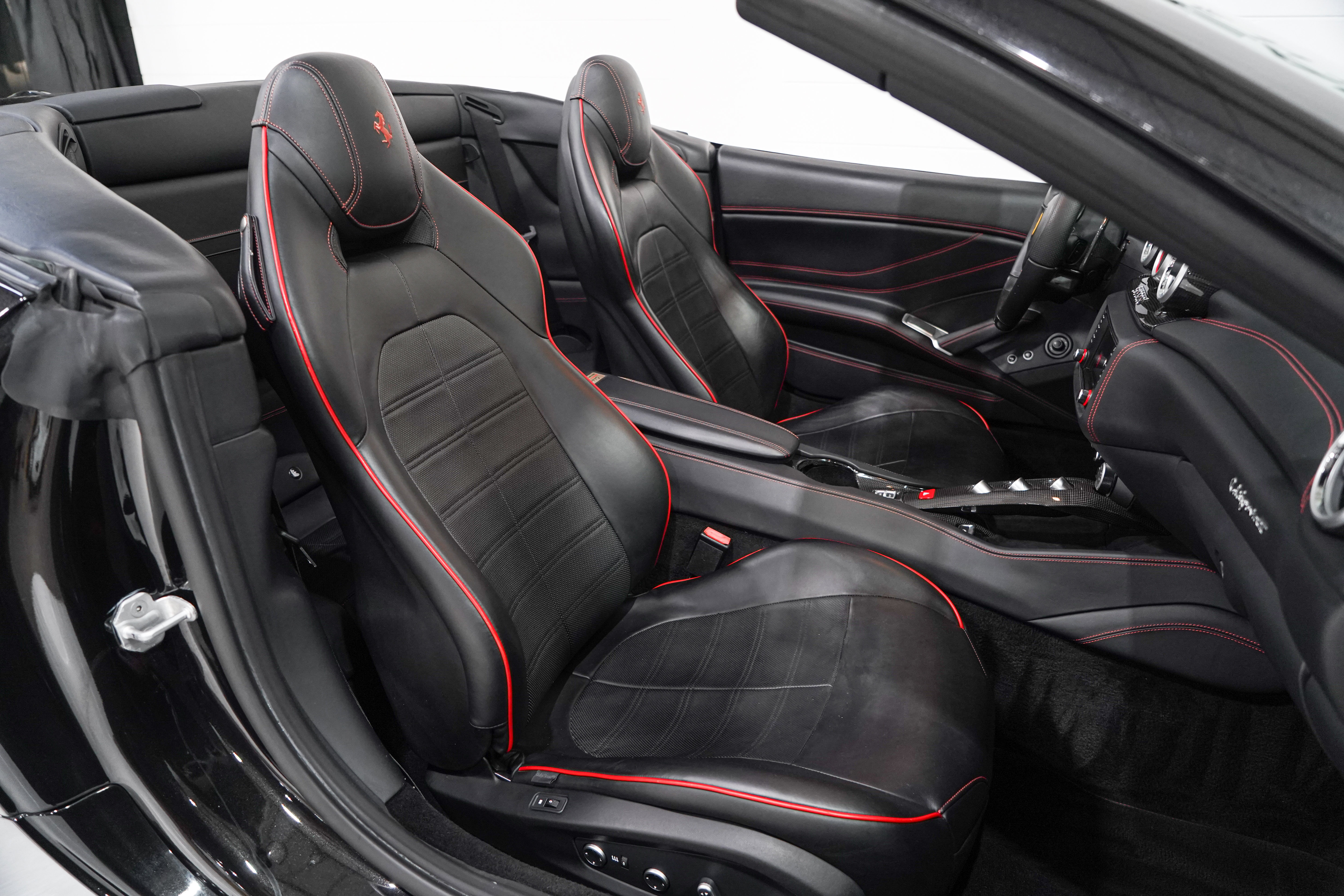 Used 2016 Ferrari California T RWD image 17