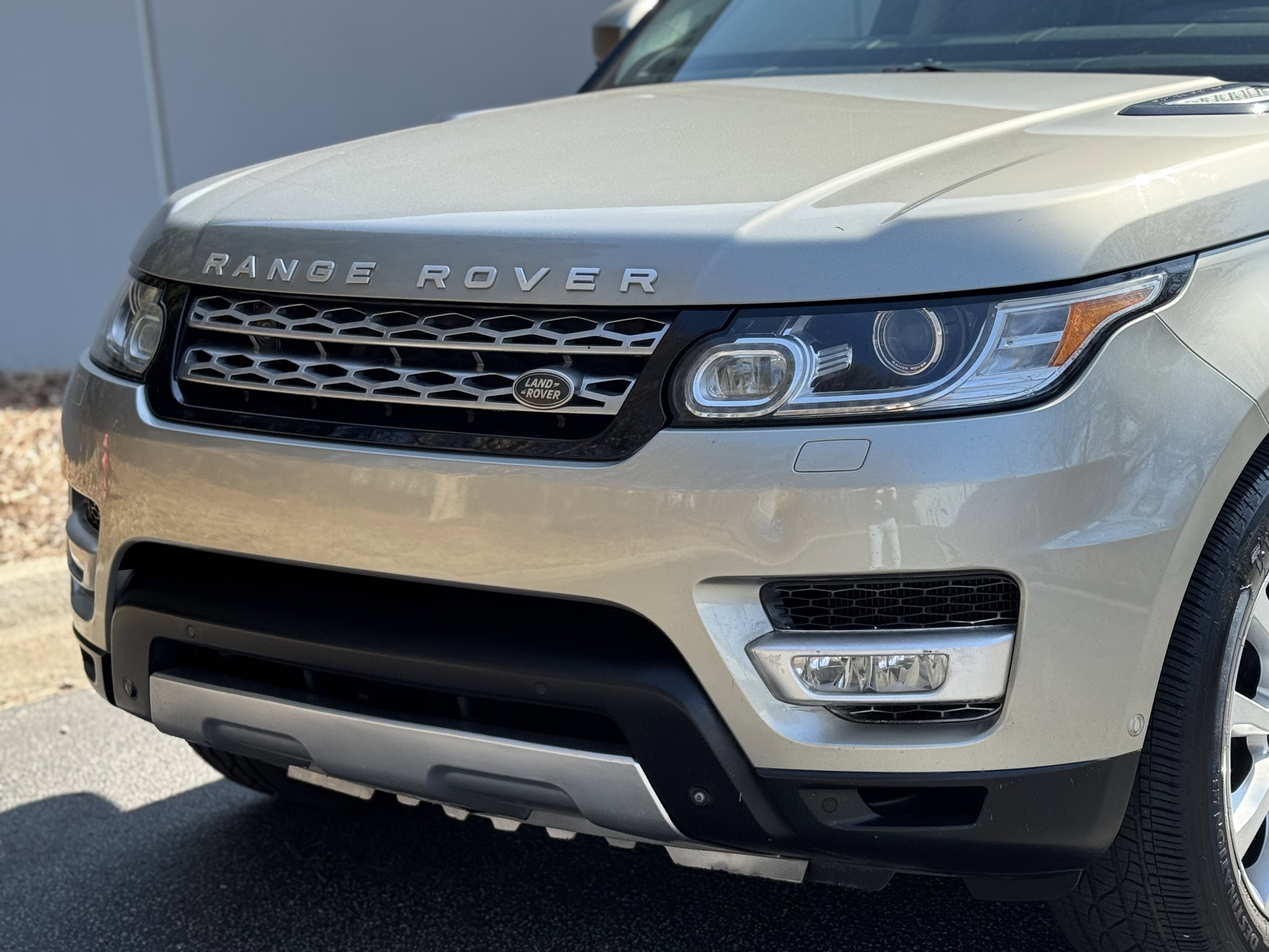 Used 2014 Land Rover Range Rover Sport HSE image 3