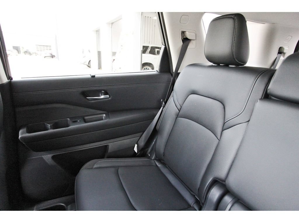 New 2026 Nissan Pathfinder SL w/ SL Premium Package (P04) FWD image 9