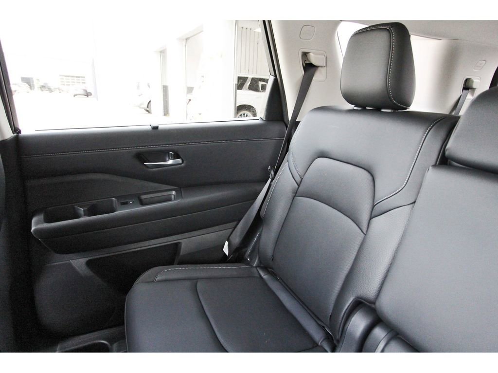 New 2026 Nissan Pathfinder SL w/ SL Premium Package (P04) FWD image 9