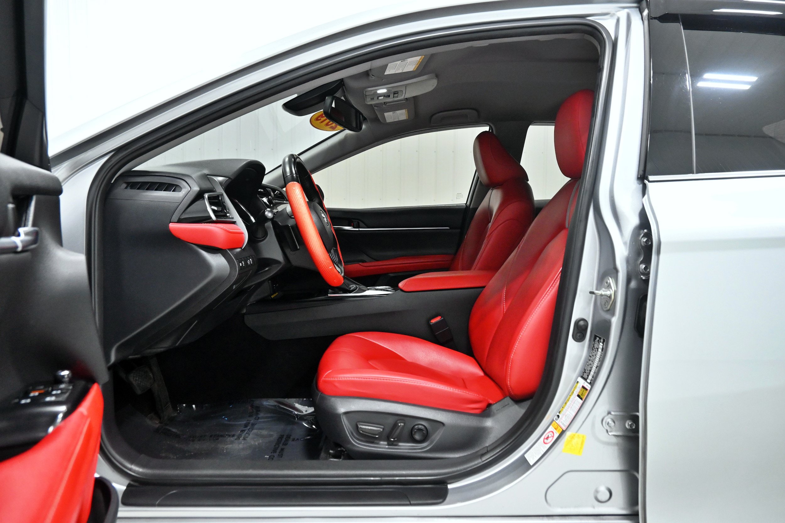 Used 2019 Toyota Camry XSE FWD image 5