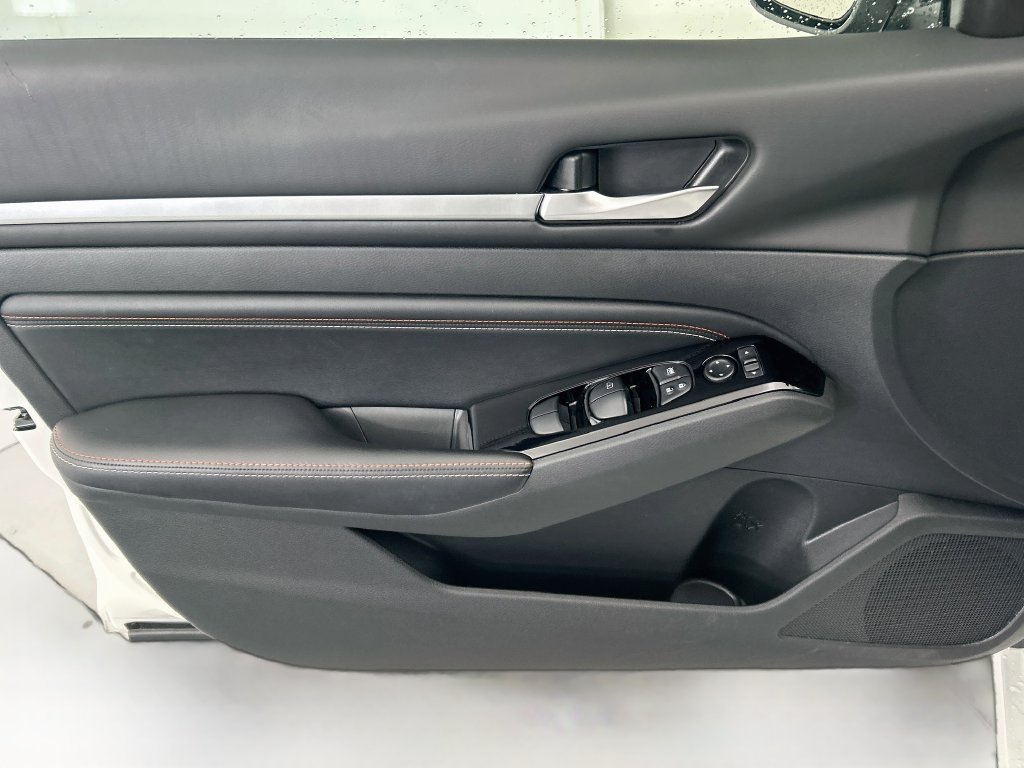 Used 2023 Nissan Altima 2.5 SR w/ SR Premium Package FWD image 23