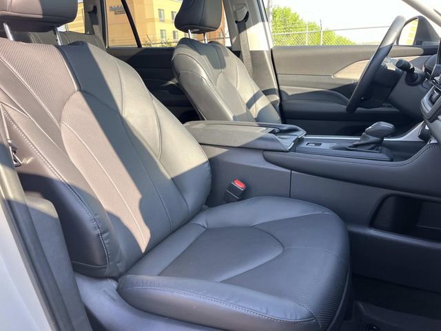 Used 2024 Toyota Grand Highlander Limited image 30