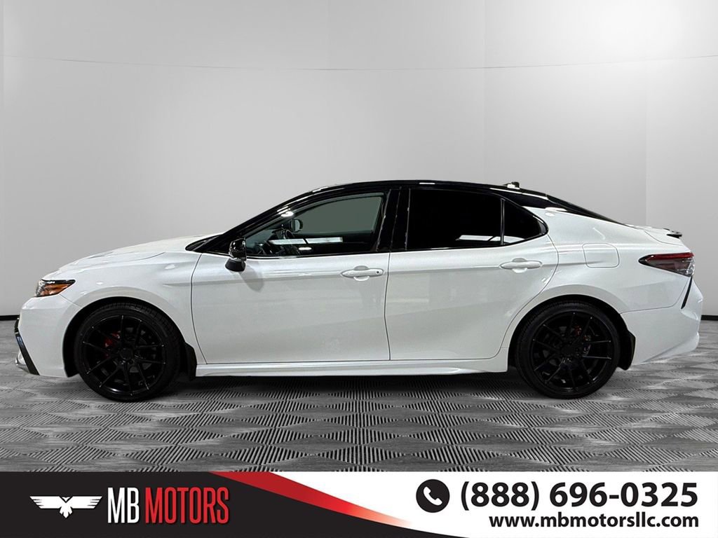 Used 2022 Toyota Camry XSE FWD image 7
