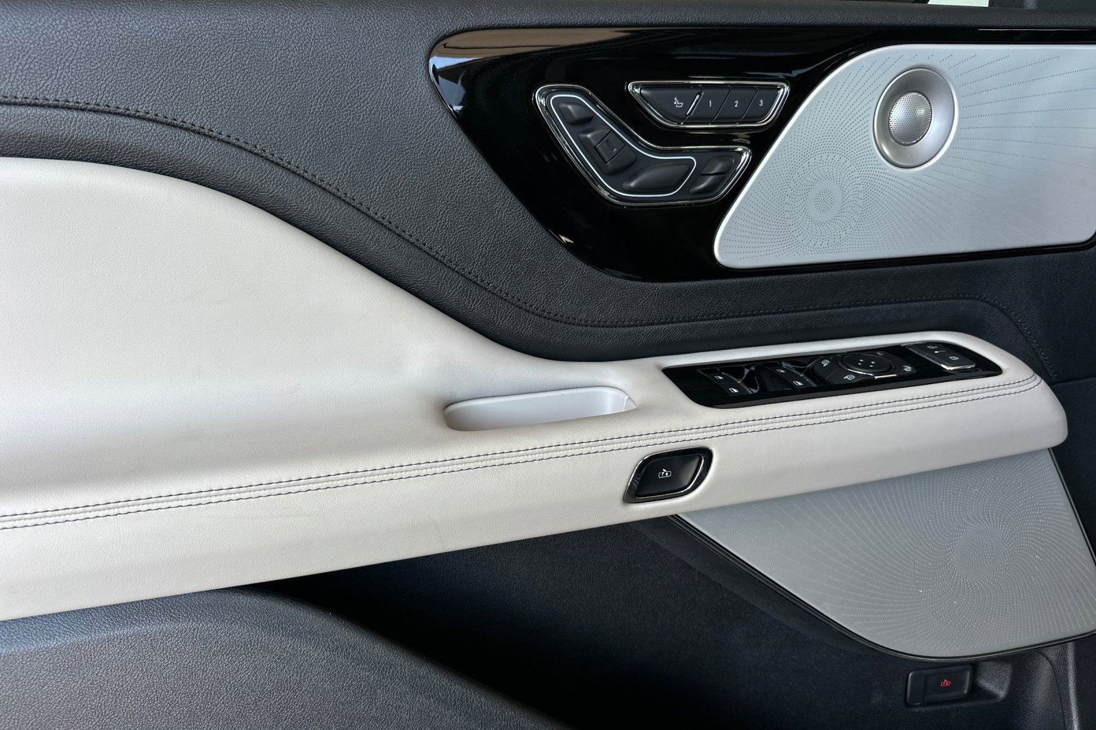 New 2025 Lincoln Aviator Reserve w/ Luxury Package image 10