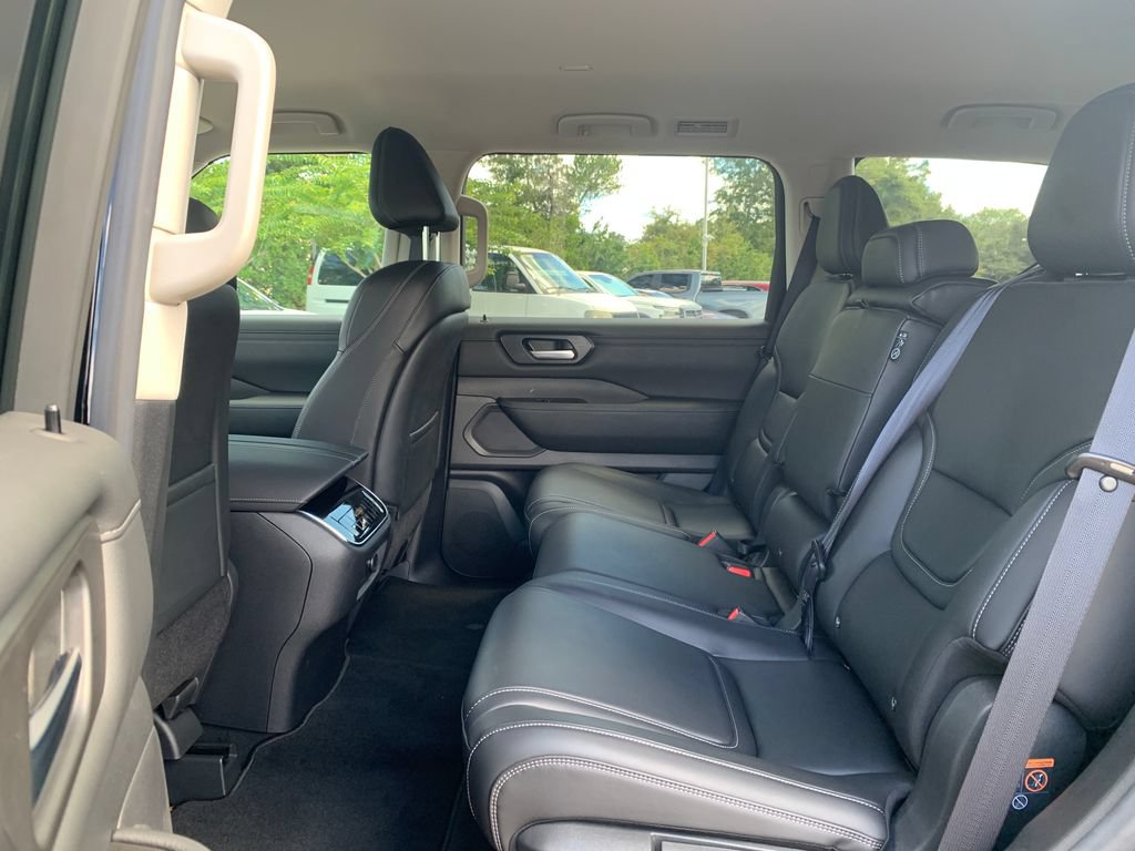Used 2025 Nissan Armada SV AWD/4WD image 24