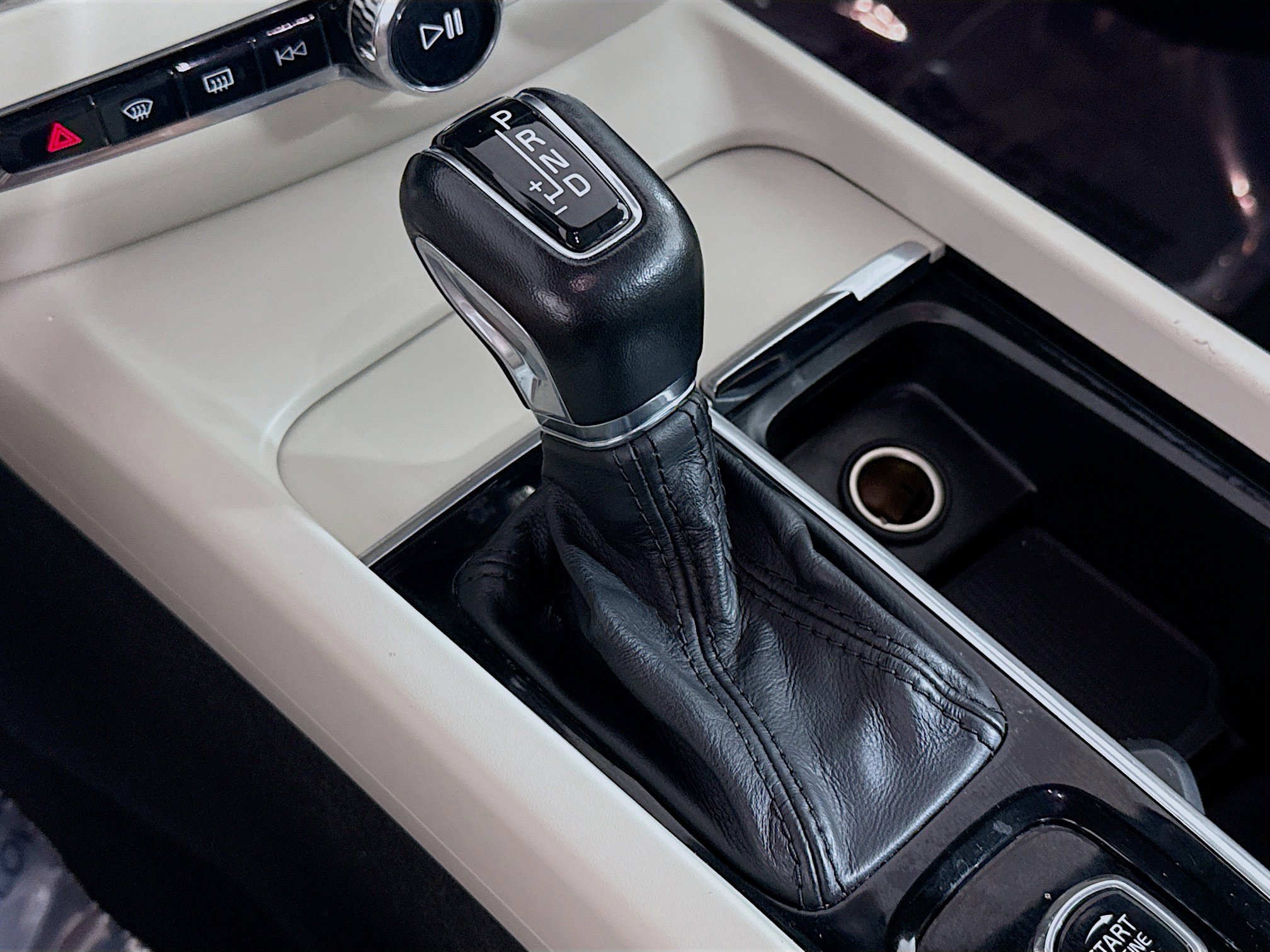 Used 2020 Volvo S60 T5 Momentum image 20