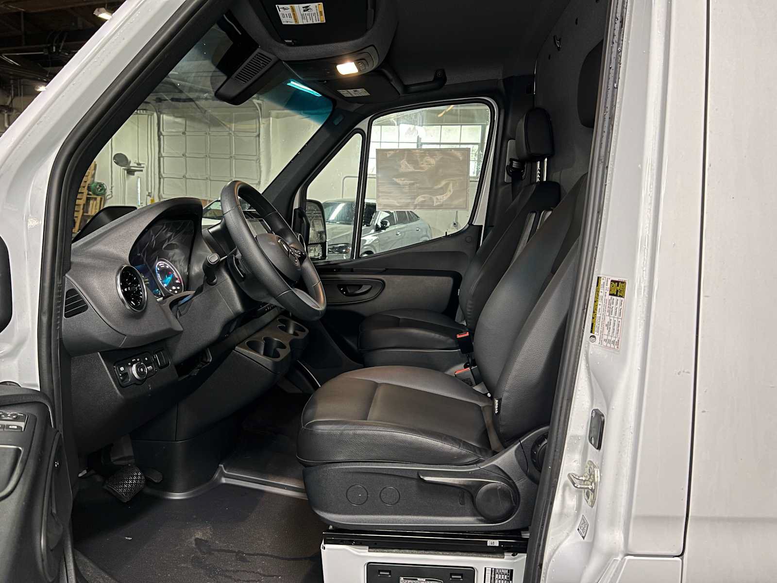 New 2025 Mercedes-Benz eSprinter 144 Cargo image 22