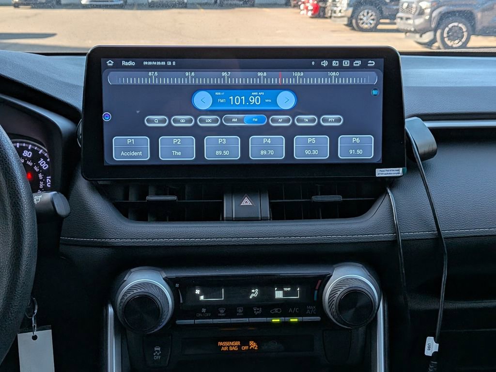Used 2021 Toyota RAV4 LE image 18