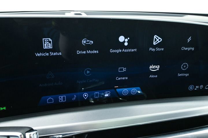 New 2025 Cadillac Lyriq Luxury image 14